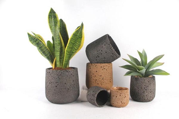 БИФ Артс & Црафтс Како комбинује занатство од глине са модерним дизајном да би створио своје нове саксије за садњу класичне камене посуде?